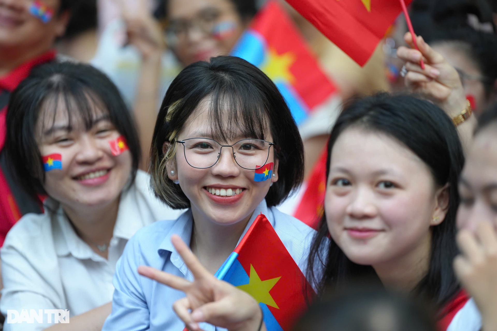 Biển người chờ xem sơ duyệt diễu binh, diễu hành ở TPHCM - 17 Biển người chờ xem sơ duyệt diễu binh, diễu hành ở TPHCM - 17
