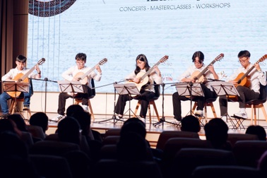 Nhóm nghệ sĩ trẻ Việt Nam mở màn ấn tượng ở Festival Guitar Quốc tế Đà Nẵng