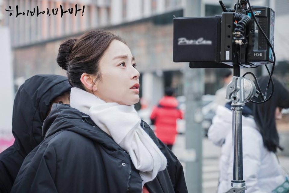 Kim Tae Hee xinh đẹp và xuất sắc khi vào vai người mẹ ma - 9 Kim Tae Hee xinh đẹp và xuất sắc khi vào vai người mẹ ma - 9