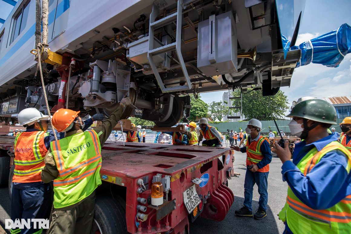 Cận cảnh hai đoàn tàu cuối cùng của tuyến metro số 1 về tới TPHCM - 7 Cận cảnh hai đoàn tàu cuối cùng của tuyến metro số 1 về tới TPHCM - 7