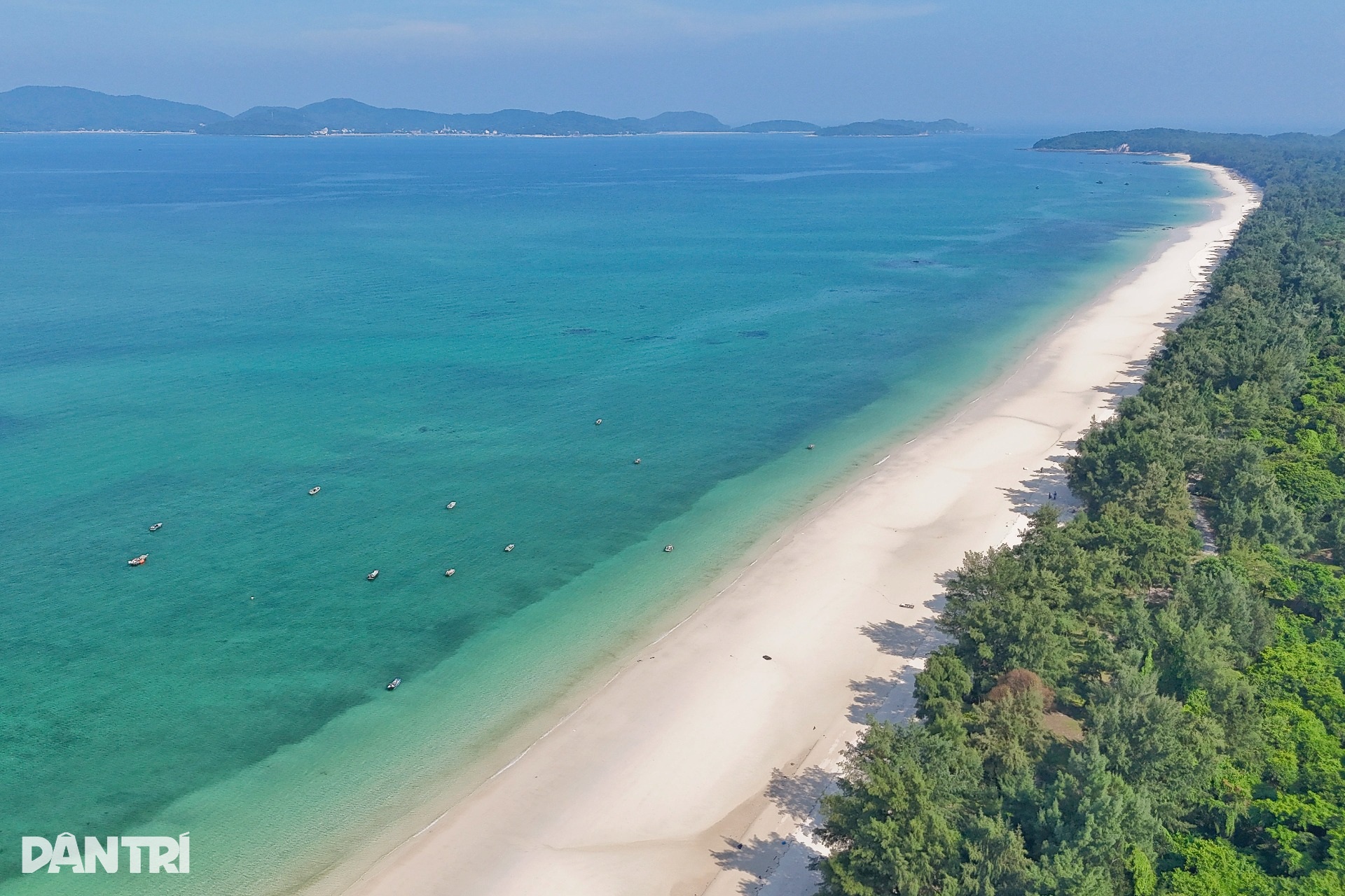Mãn nhãn với những bãi cát dài trắng mịn ở đảo ngọc Cô Tô - 6 Mãn nhãn với những bãi cát dài trắng mịn ở đảo ngọc Cô Tô - 6