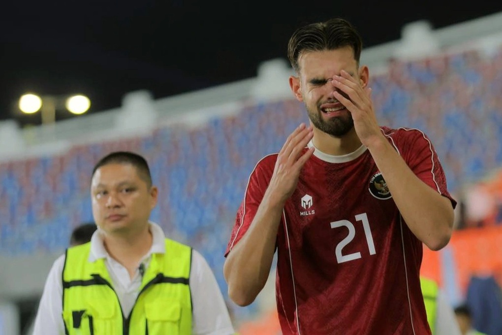 ইন্দোনেশিয়ার ভক্তরা ক্ষুব্ধ কারণ তাদের জাতীয় দল, একটি বিশাল নাগরিকত্ব কর্মসূচি সত্ত্বেও, তাড়াতাড়ি বাদ পড়েছিল - ১ CĐV Indonesia nổi giận khi đội nhà nhập tịch ồ ạt nhưng vẫn bị loại sớm - 1