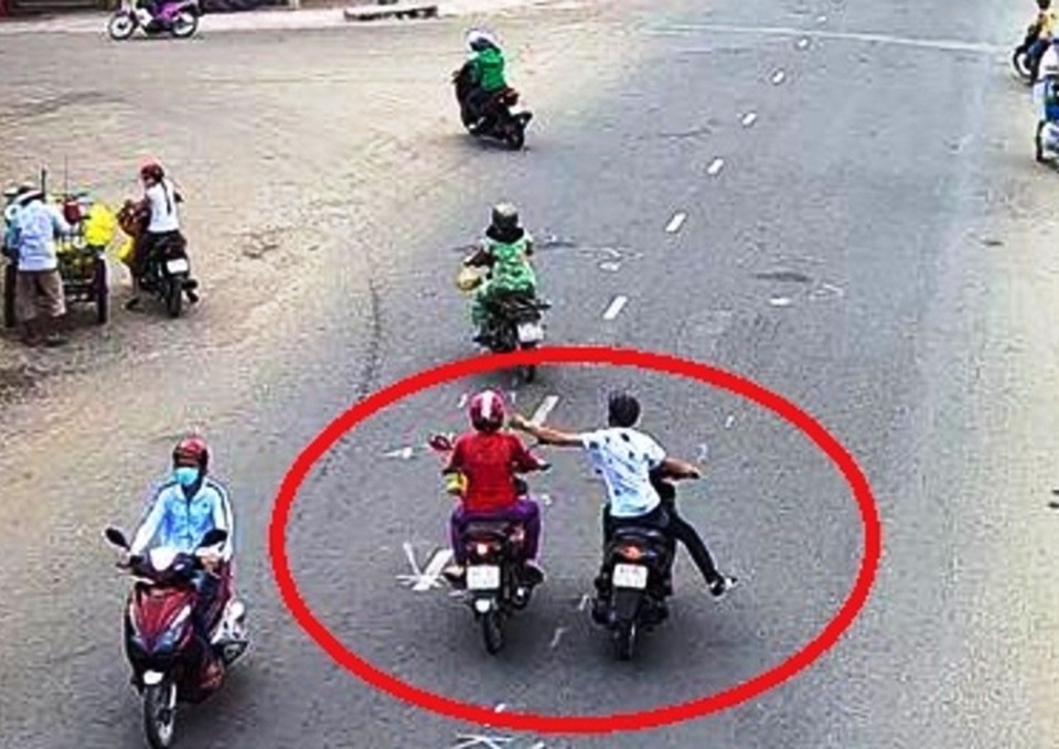 Tên cướp bị bắt vì bị camera an ninh ghi rõ nhân dạng - 1 Tên cướp bị bắt vì bị camera an ninh ghi rõ nhân dạng - 1
