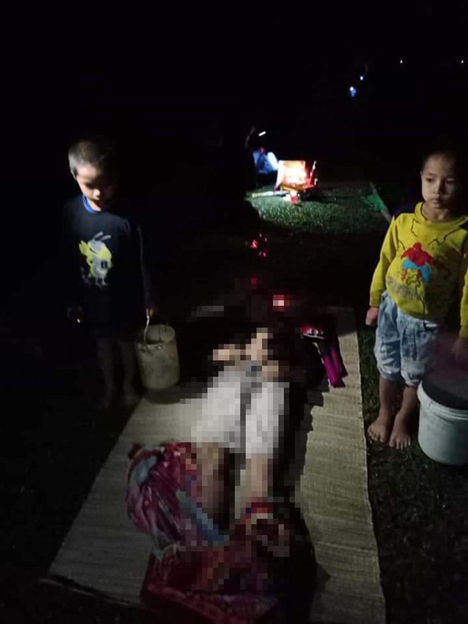 Đau xé lòng người cha nghèo tử vong khi dắt con thơ ra đồng kiếm ăn ngày áp Tết - 2 Đau xé lòng người cha nghèo tử vong khi dắt con thơ ra đồng kiếm ăn ngày áp Tết - 2