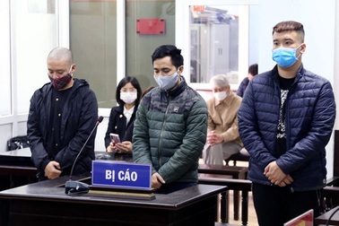 Hà Nội: Tụ tập ăn uống, hát hò giữa dịch bệnh, đánh cả công an