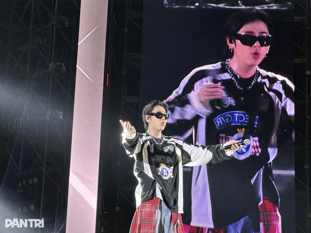 Nữ hoàng gợi cảm HyunA khoe vũ đạo táo bạo trước hàng ngàn khán giả Việt - 3