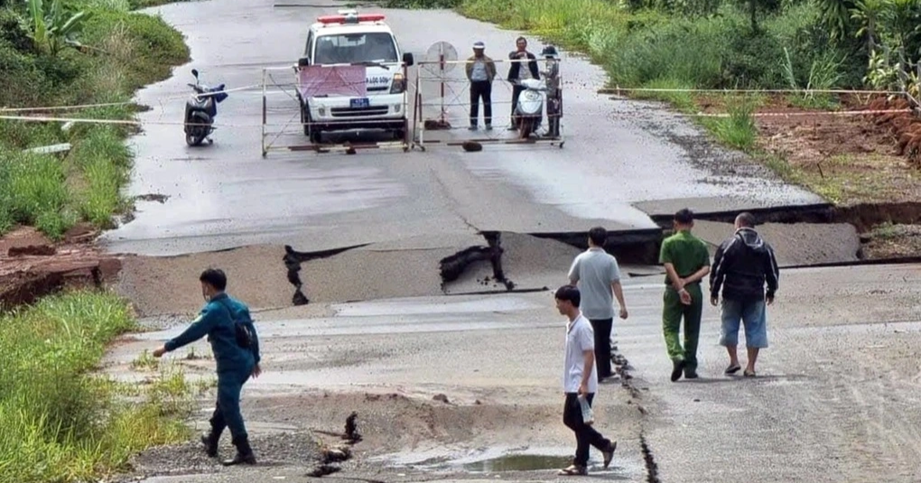 Sạt lở khắp nơi, Lâm Đồng xin công bố tình huống thiên tai khẩn cấp - 2