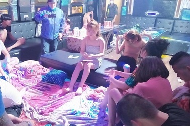 Hàng chục đối tượng "bay lắc" trong quán karaoke ngay trong mùa Covid-19