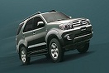 Tặng bảo hiểm cho khách mua xe Toyota Fortuner