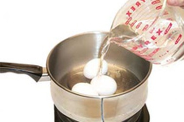 Gần nửa số thanh niên Anh không biết… luộc trứng!