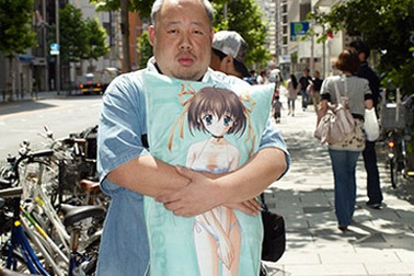 Hội chứng “yêu” đắm đuối... búp bê