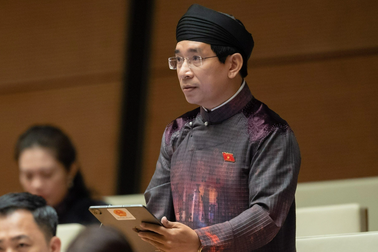 Đề xuất Quốc hội cho đại biểu nam mặc áo dài ngũ thân