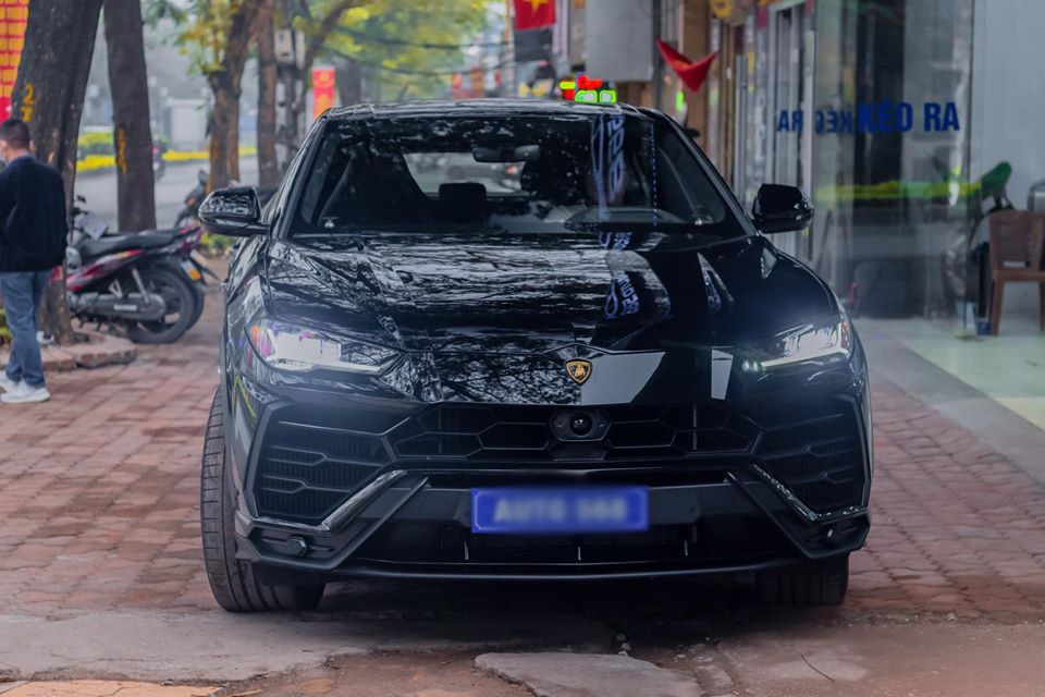 Đại gia Hà Nội chi 22 tỷ tậu Lamborghini Urus màu đen độc nhất Việt Nam - 1