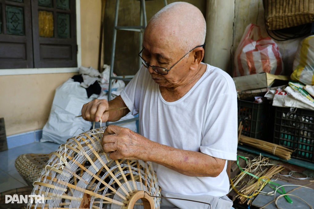 Nghệ nhân 91 tuổi mang đèn lồng Hội An ra thế giới - 1 Nghệ nhân 91 tuổi mang đèn lồng Hội An ra thế giới - 1