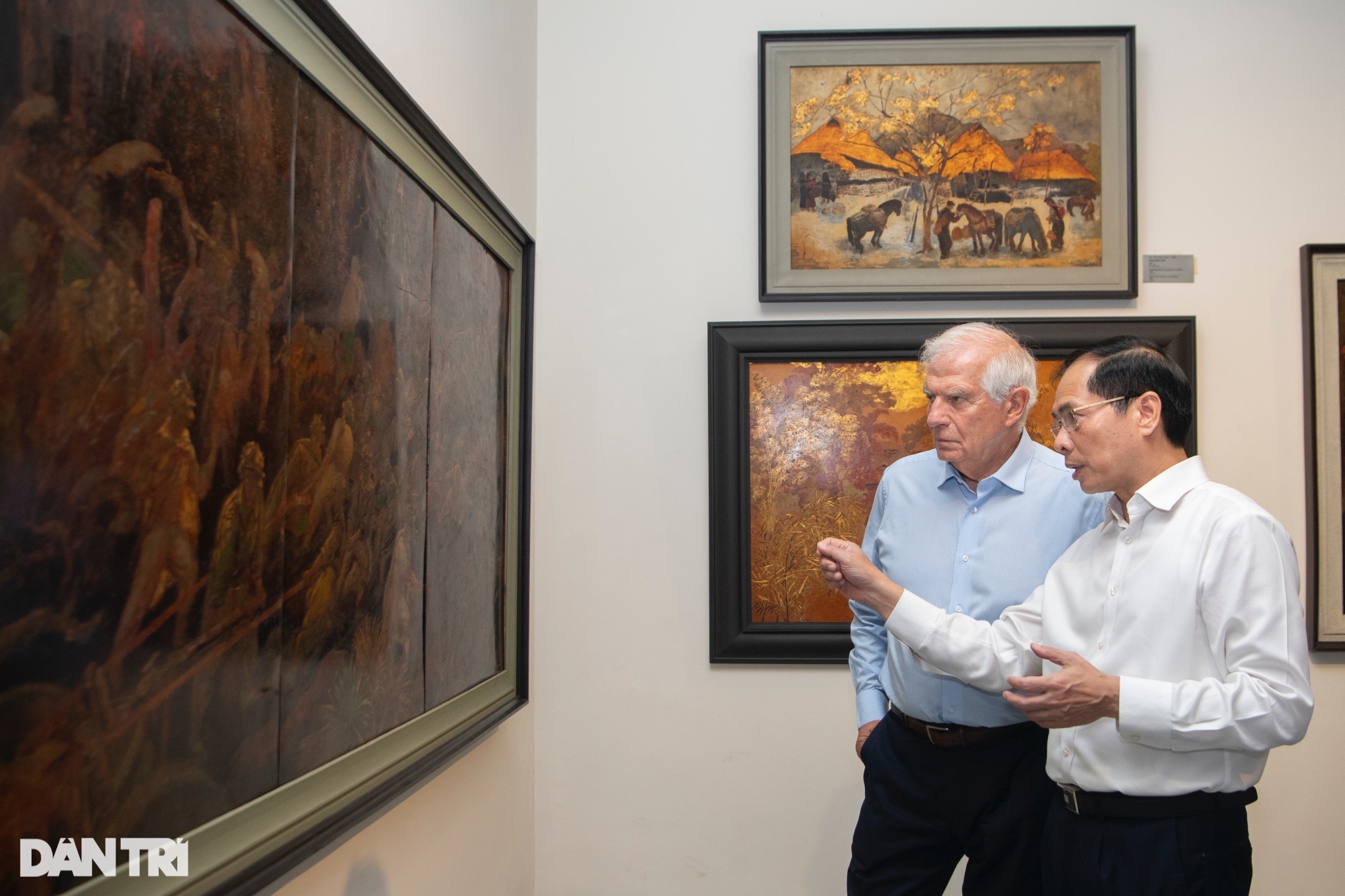 یورپی کمیشن کے نائب صدر نے ویتنامی کافی اور تازگی بخش مشروبات سے لطف اندوز ہوتے ہیں - 5 Phó Chủ tịch Ủy ban châu Âu thích thú cà phê và đồ uống giải nhiệt Việt Nam - 5