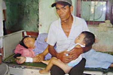 Chém trọng thương vợ con vì không có tiền tiêu