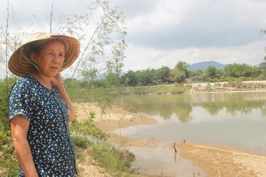 Bình Định: Lo sông “nuốt” nhà, dân phản đối khai thác cát!