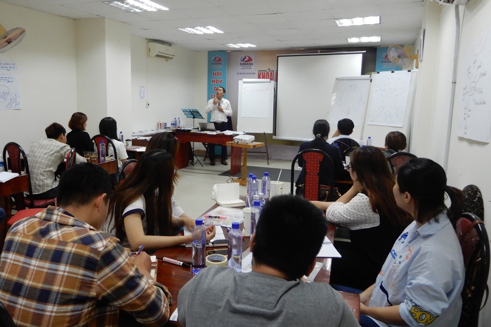 Đà Nẵng: Người lao động ngành du lịch phải xoay đủ nghề để kiếm sống - 3 Đà Nẵng: Người lao động ngành du lịch phải xoay đủ nghề để kiếm sống - 3