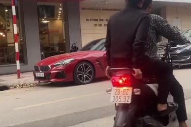 Tranh cãi việc người đàn ông một chân vẫn lái ô tô