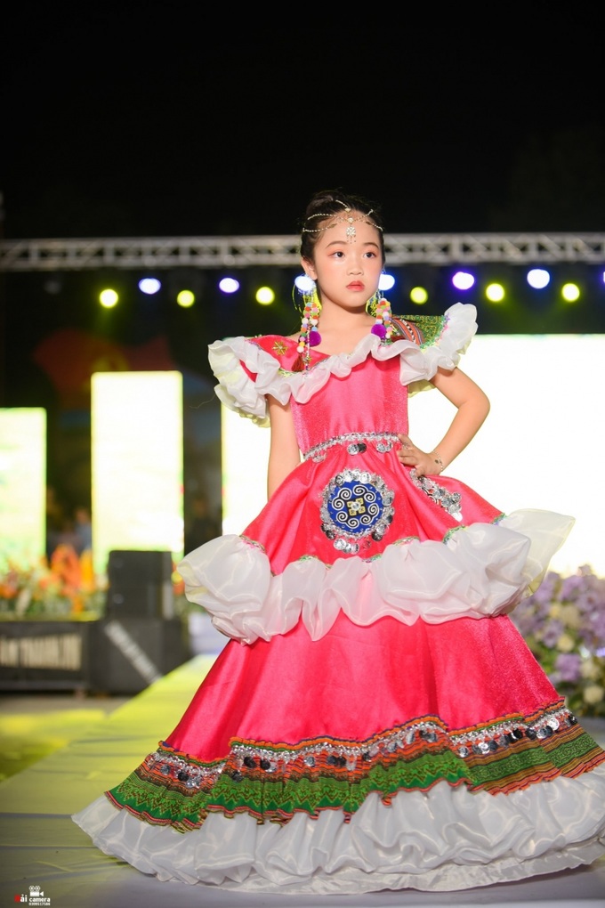 Mẫu nhí 2