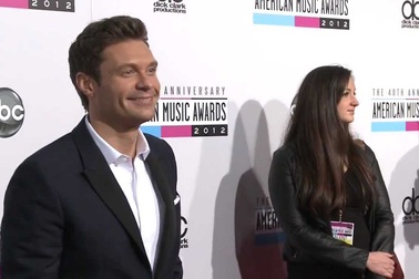 Ryan Seacrest lịch lãm trên thảm đỏ