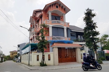 Nguyên Bí thư Thành ủy Huế trình bày việc được giao đất không qua đấu giá