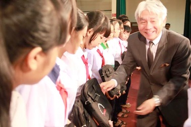 Ngày vui của các em học sinh nghèo hiếu học Đồng Nai