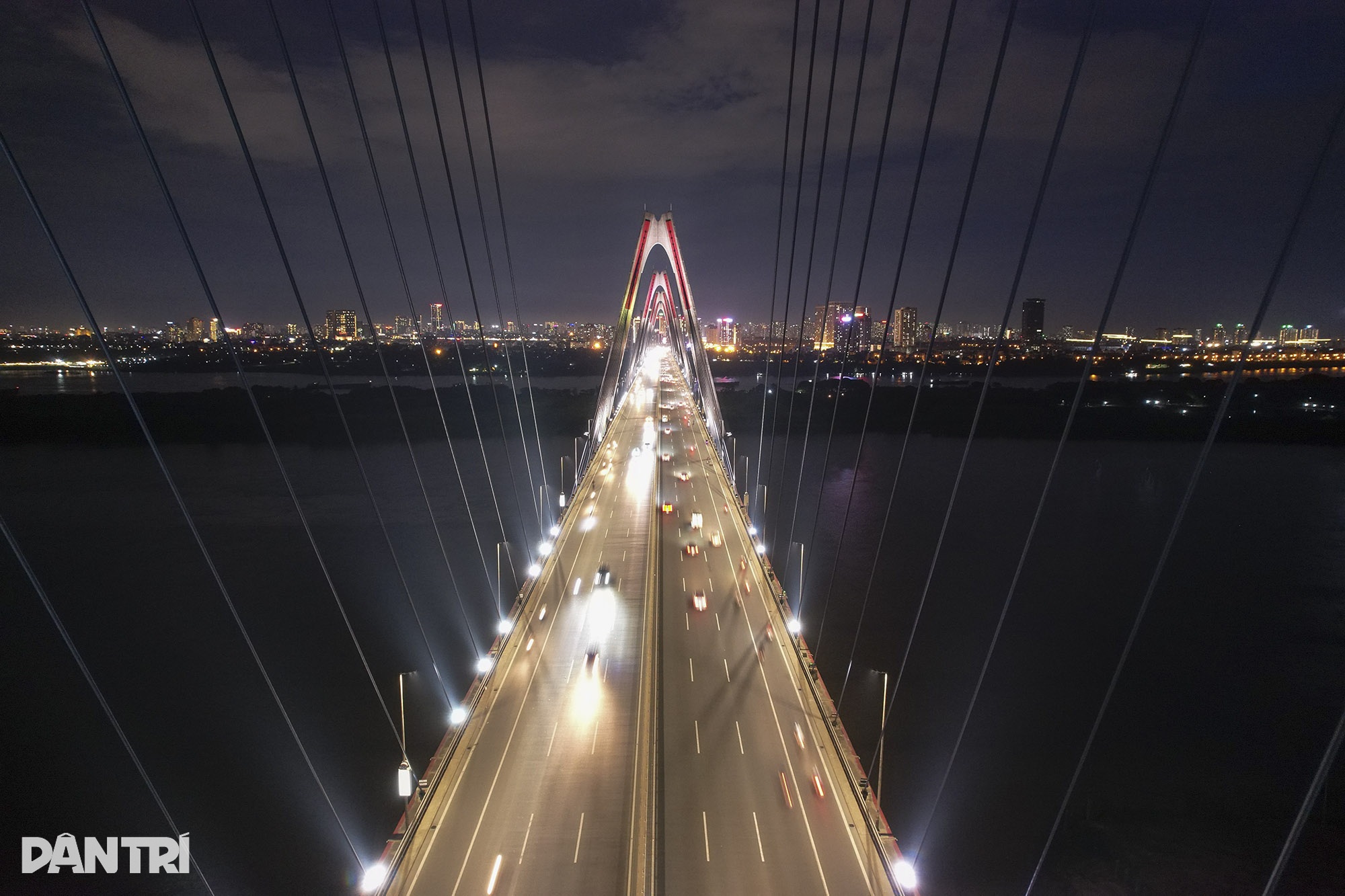 تماشای غروب دلانگیز اواخر پاییز بر روی دو پل معروف هانوی - 15 Ngắm hoàng hôn cuối thu rực rỡ trên 2 cây cầu nổi tiếng nhất Hà Nội - 15