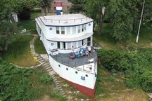 Độc đáo ngôi nhà hình con tàu của người đàn ông đam mê khám phá đại dương