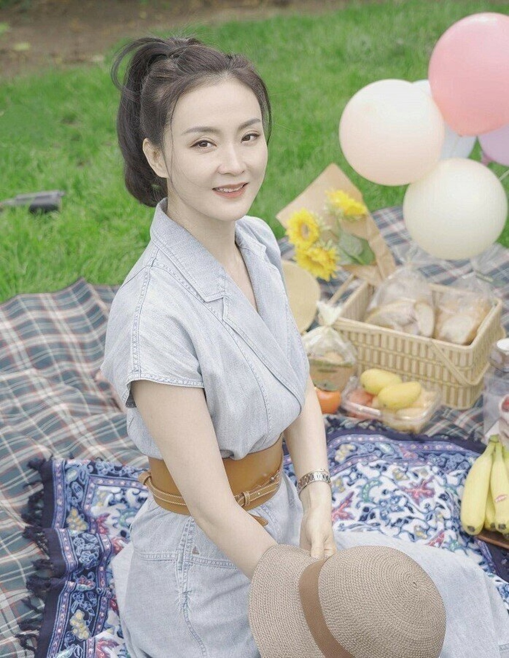Tình Nhi Vương Diễm phải bán biệt thự 213 triệu USD, chạy sô kiếm tiền - 1 Tình Nhi Vương Diễm phải bán biệt thự 213 triệu USD, chạy sô kiếm tiền - 1