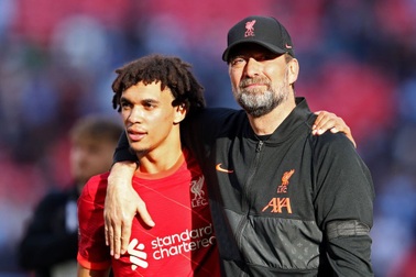 HLV Klopp cảnh giác với sáu ngôi sao Man Utd