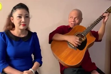 Nghệ sĩ mù với màn đánh guitar điêu luyện khiến dân mạng ngưỡng mộ