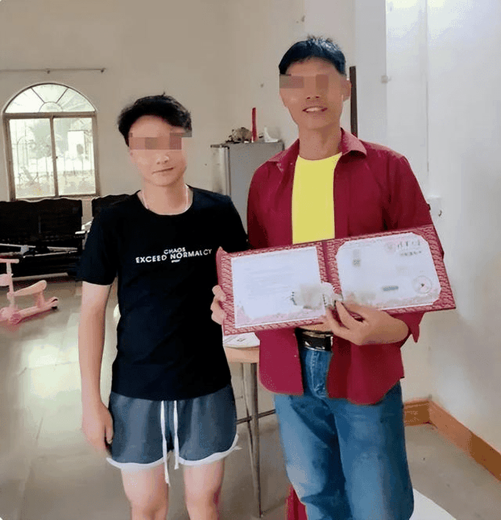 Chàng trai Trung Quốc làm giả giấy nhập học Đại học Thanh Hoa để lừa bố mẹ - 1 Chàng trai Trung Quốc làm giả giấy nhập học Đại học Thanh Hoa để lừa bố mẹ - 1