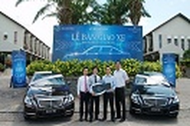 Lô xe Mercedes E250 đến với Palm Garden Resort