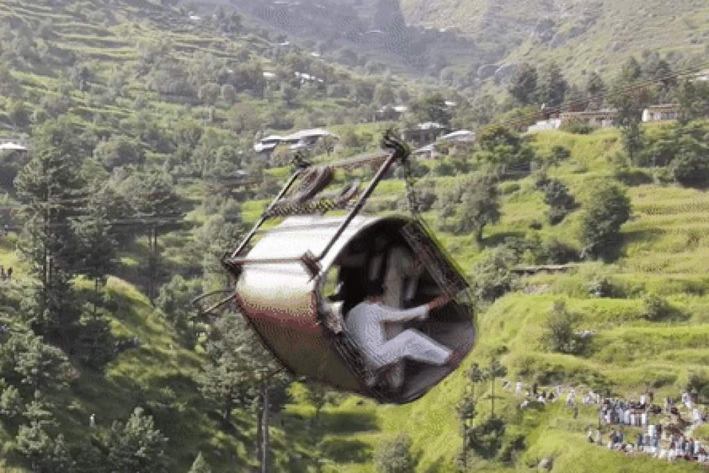 16 giờ kẹt trong cáp treo độ cao 275m ở Pakistan: Tôi tưởng mình đã chết - 2 16 giờ kẹt trong cáp treo độ cao 275m ở Pakistan: Tôi tưởng mình đã chết - 2