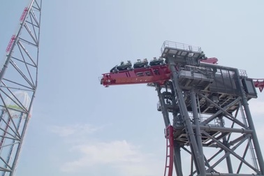 Trải nghiệm đứt đường ray giữa không trung trên tàu lượn nghiêng mới tại Mỹ