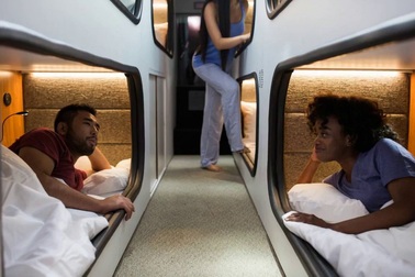 Trải nghiệm xe bus giường nằm của Mỹ ưu việt thế nào?