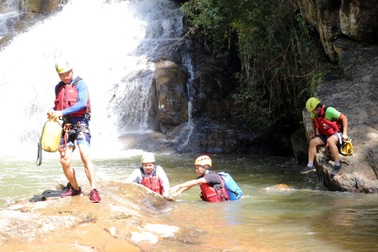 Điều chỉnh hoạt động trong tour du lịch mạo hiểm tại thác Datanla Đà Lạt