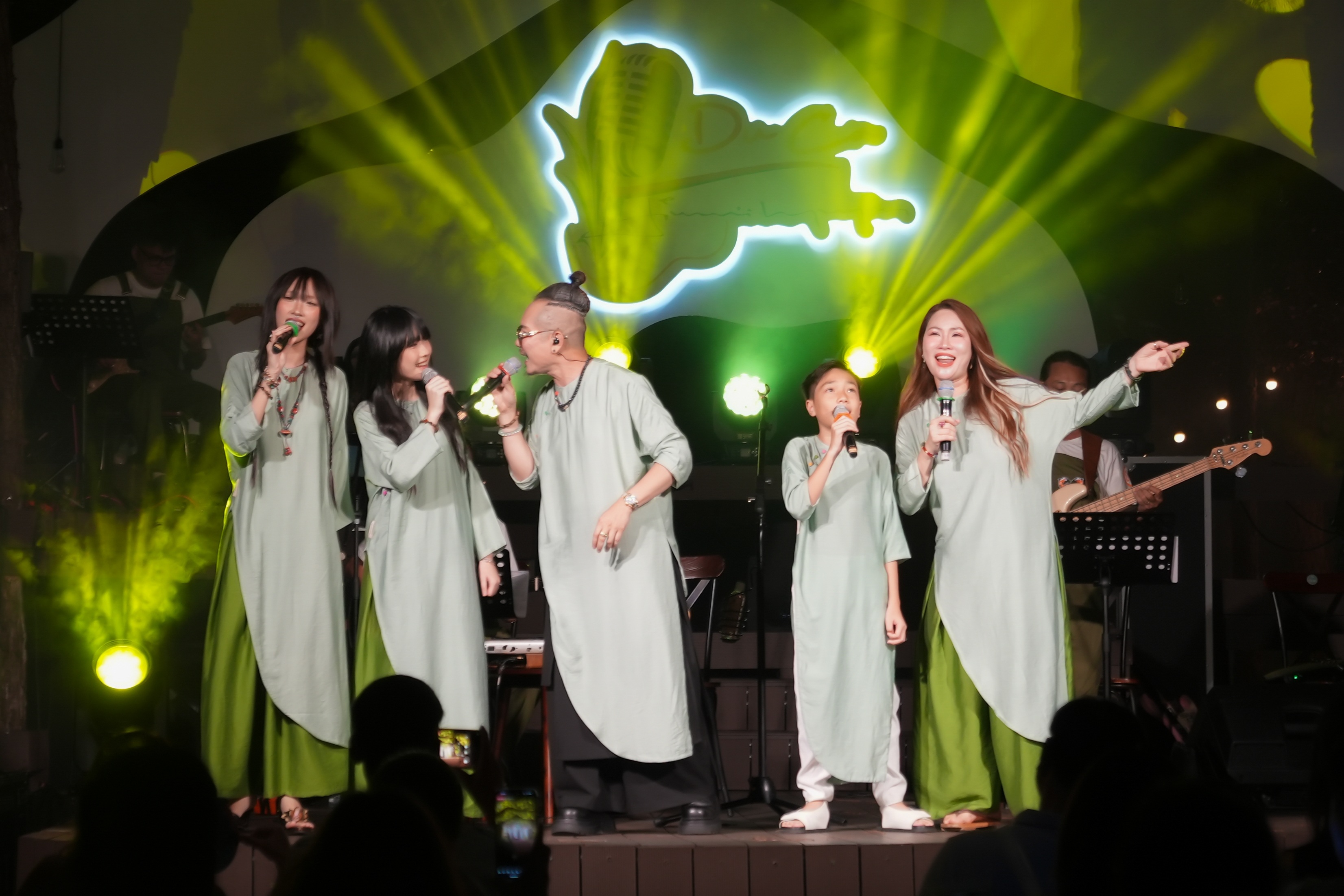 Vy Oanh song ca cùng Jimmii Nguyễn, lần đầu hé lộ mối quan hệ suốt 20 năm - 3