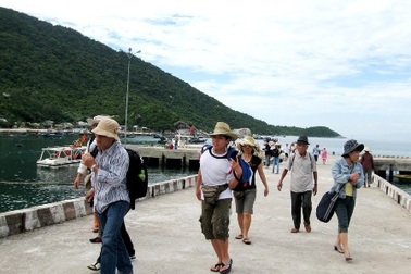 Biển động, hơn 1.000 du khách mắc kẹt trên đảo Cù Lao Chàm