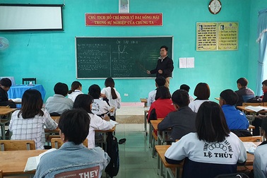 Lớp học đặc biệt nâng bước tương lai cho học sinh Vân Kiều