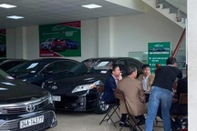 Ô tô cũ giảm giá theo xe mới, khách tấp nập hỏi mua