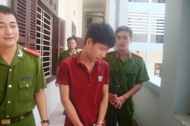 Hiếp dâm bé gái chưa đầy 6 tuổi   