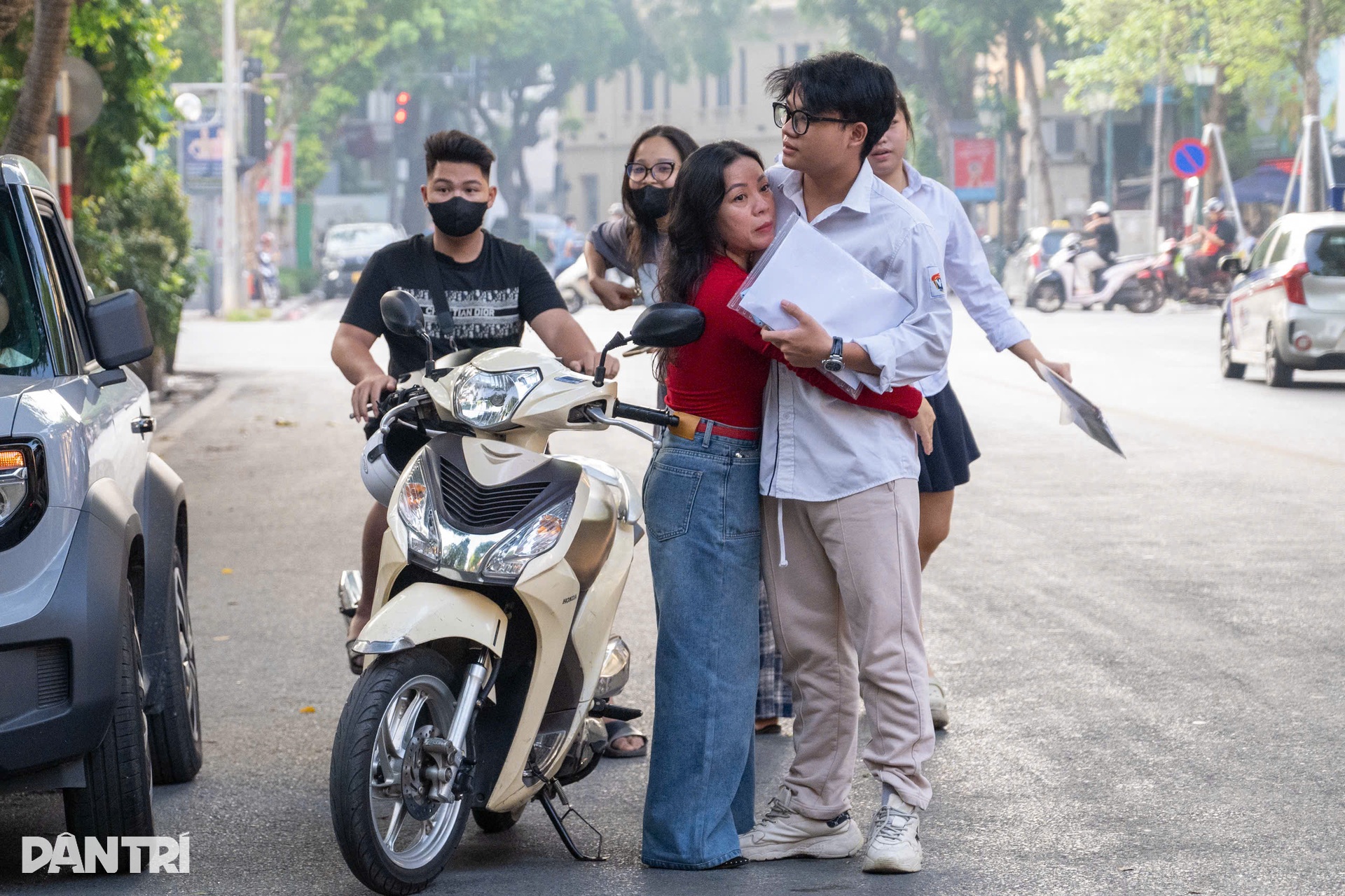 Hơn 1,1 triệu thí sinh bước vào thi tốt nghiệp THPT 2025 với môn ngữ văn - 1 Hơn 1,1 triệu thí sinh bước vào thi tốt nghiệp THPT 2025 với môn ngữ văn - 1