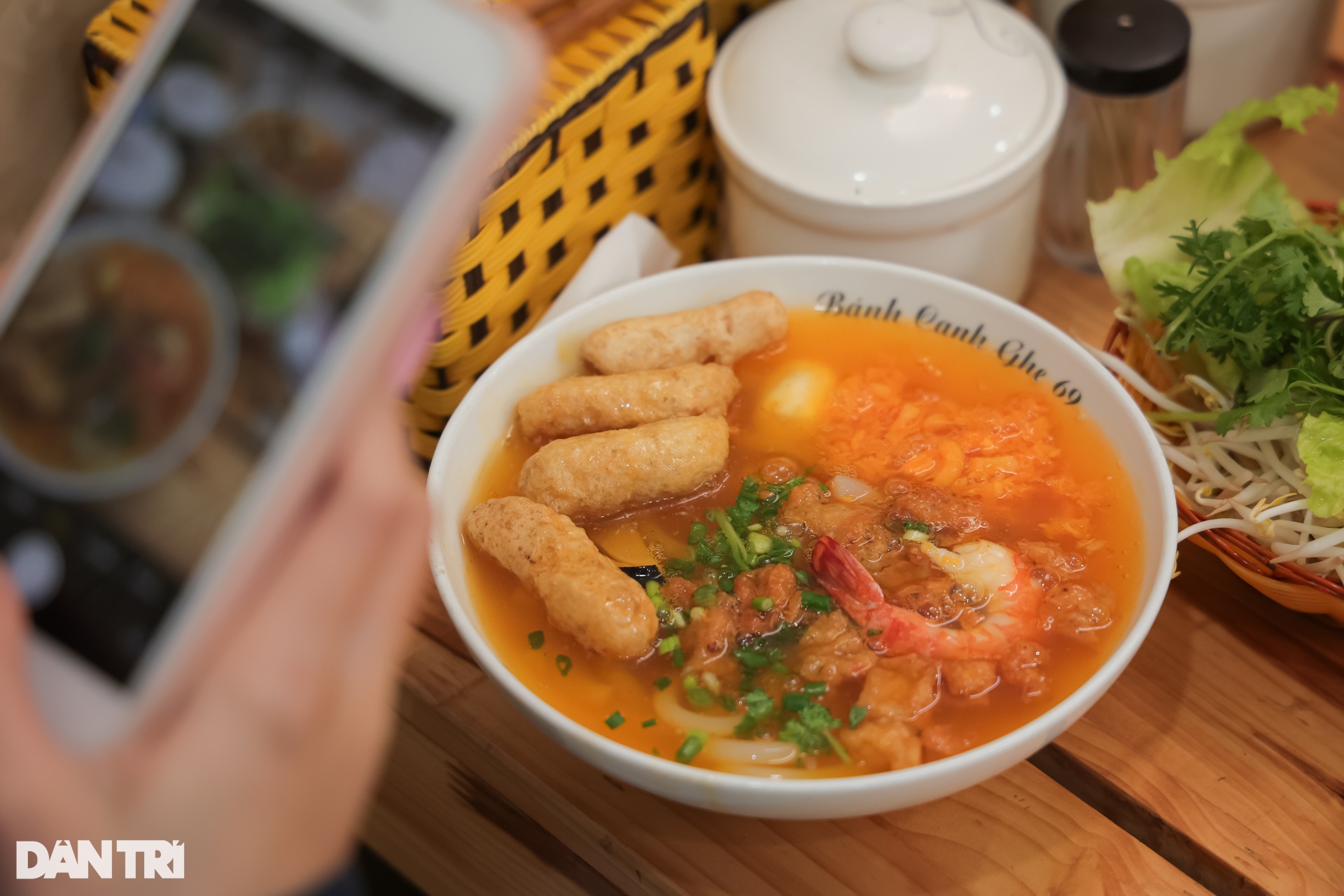 Vĩnh Xương - Anh Tuấn: Giang hồ trên phim, ngoài đời là chủ quán thân thiện - 6