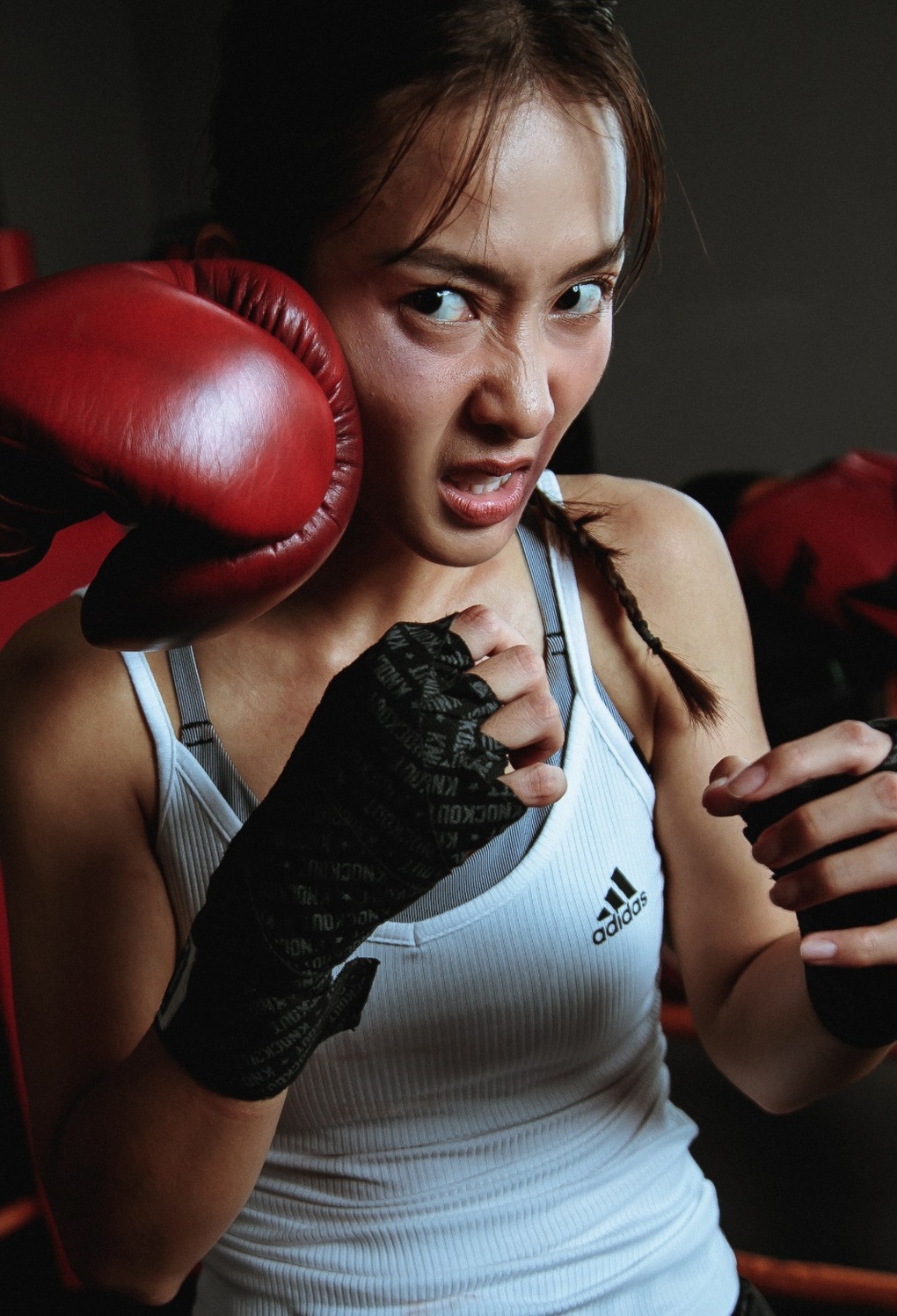 Khả Ngân tái hiện hình ảnh boxing girl 10 năm trước gây sốt - 8 Khả Ngân tái hiện hình ảnh boxing girl 10 năm trước gây sốt - 8