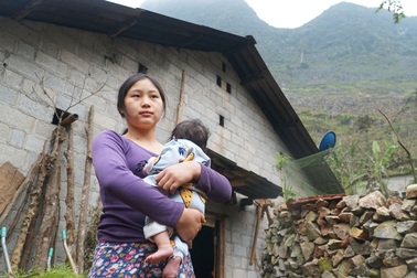 Chuyện tảo hôn, mới lên lớp 8 đã phải bỏ học để làm mẹ