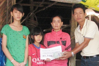 Hơn 41 triệu đồng đến với 2 chị em mất cha vì bệnh thế kỷ   