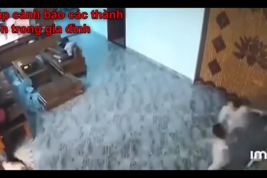 Cả gia đình may mắn thoát nạn khi trần thạch cao bất ngờ đổ sập