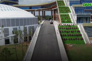 Thăm Trung tâm Đổi mới sáng tạo, nghĩ về "Silicon valley" của Việt Nam